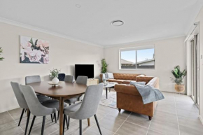 Wine Country Cottage Stylish Family Getaway, Cessnock